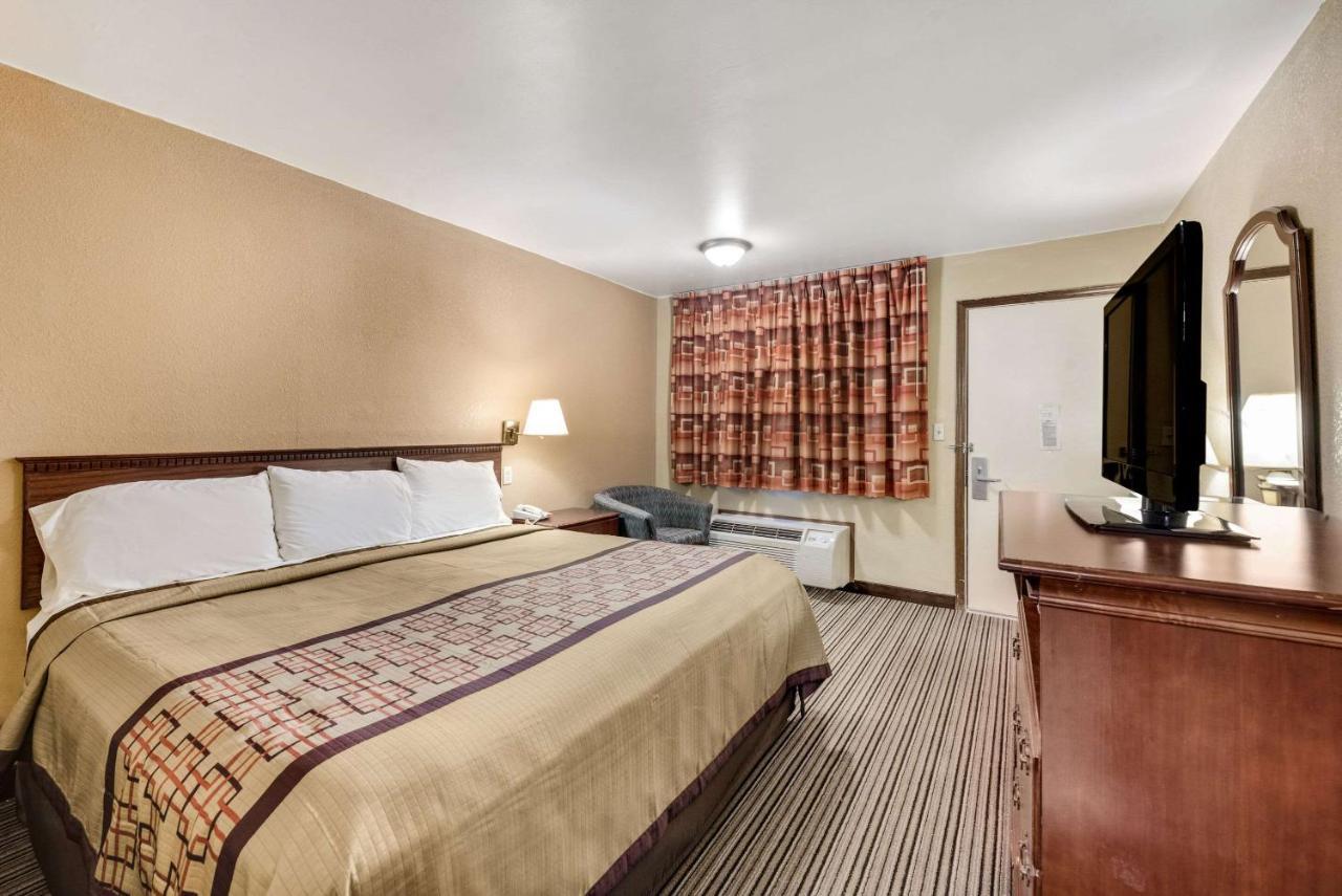 Rodeway Inn Columbus Esterno foto